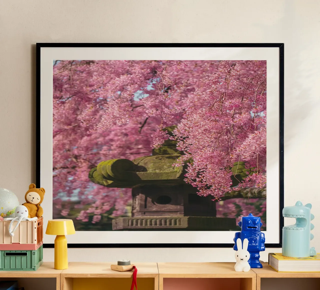 fiori di ciliegio fiori rosa poster con telaio in legno da Earthly Visions