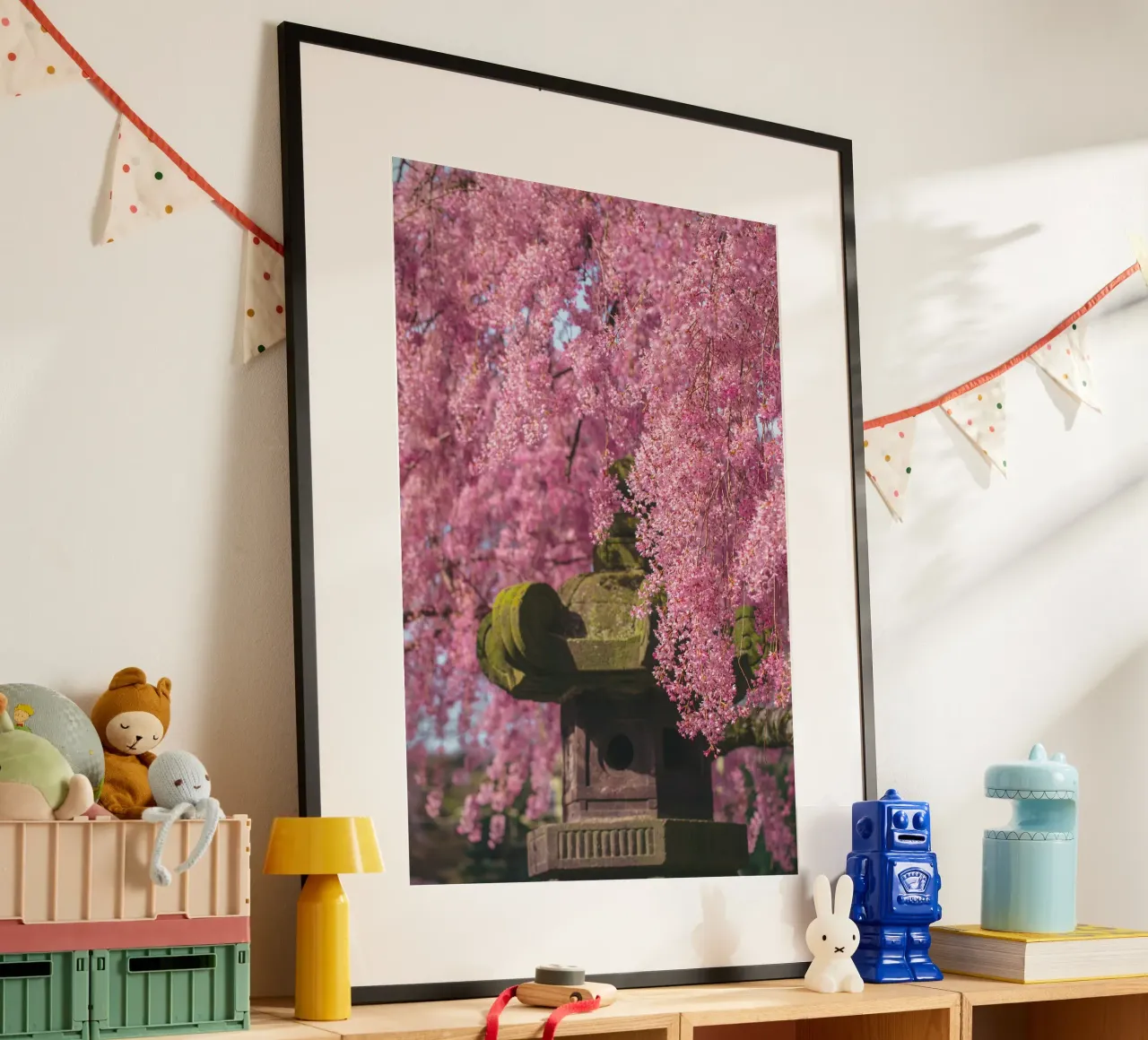 fiori di ciliegio fiori rosa poster con telaio in legno da Earthly Visions