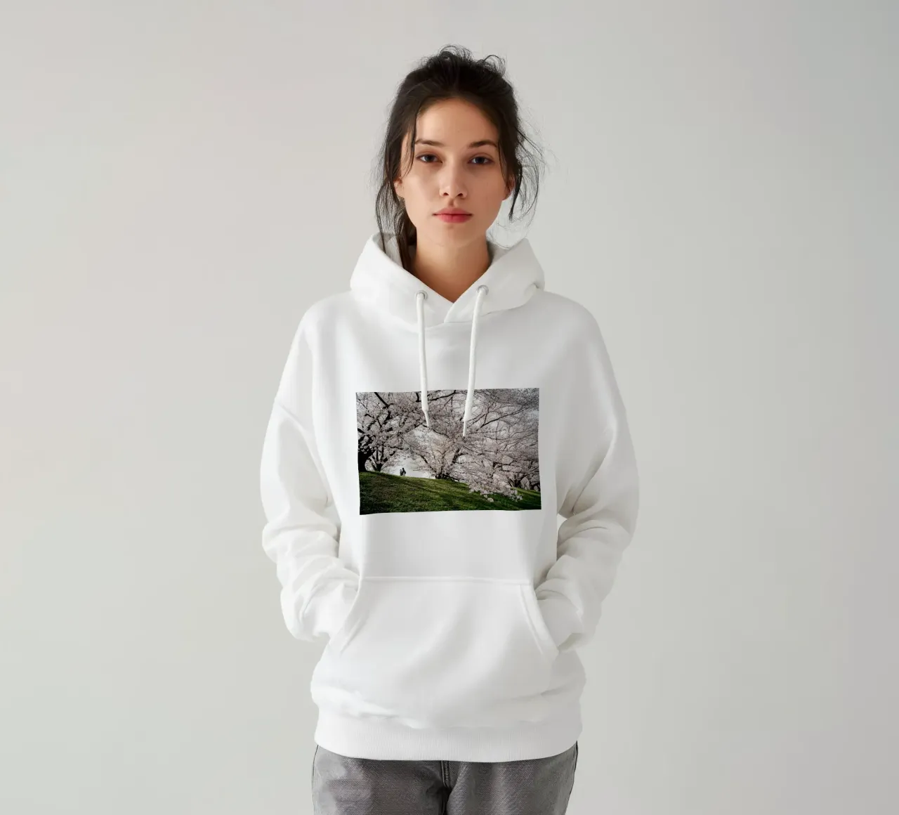 alberi in fiore felpa con cappuccio da Earthly Visions