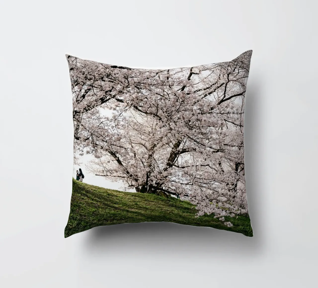 alberi in fiore cuscino da Earthly Visions
