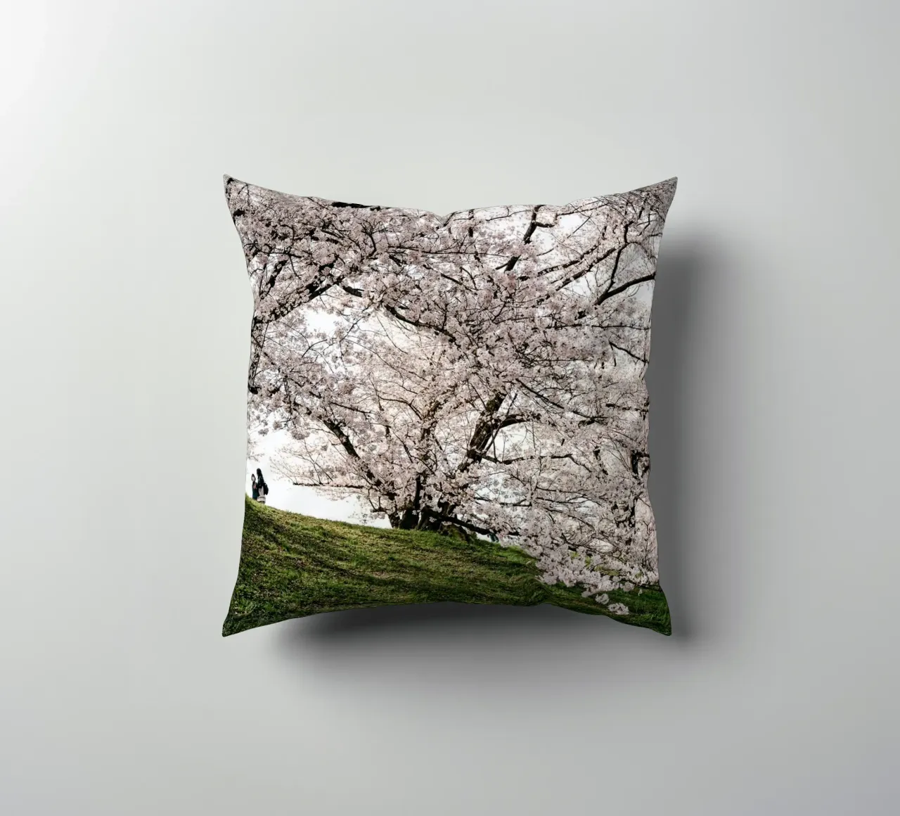 alberi in fiore cuscino da Earthly Visions