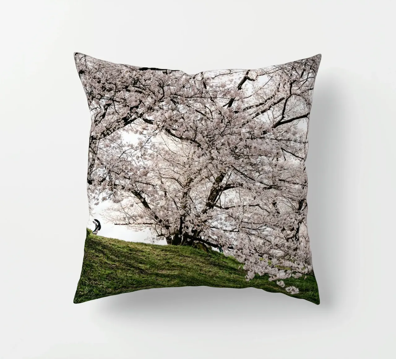 alberi in fiore cuscino da Earthly Visions