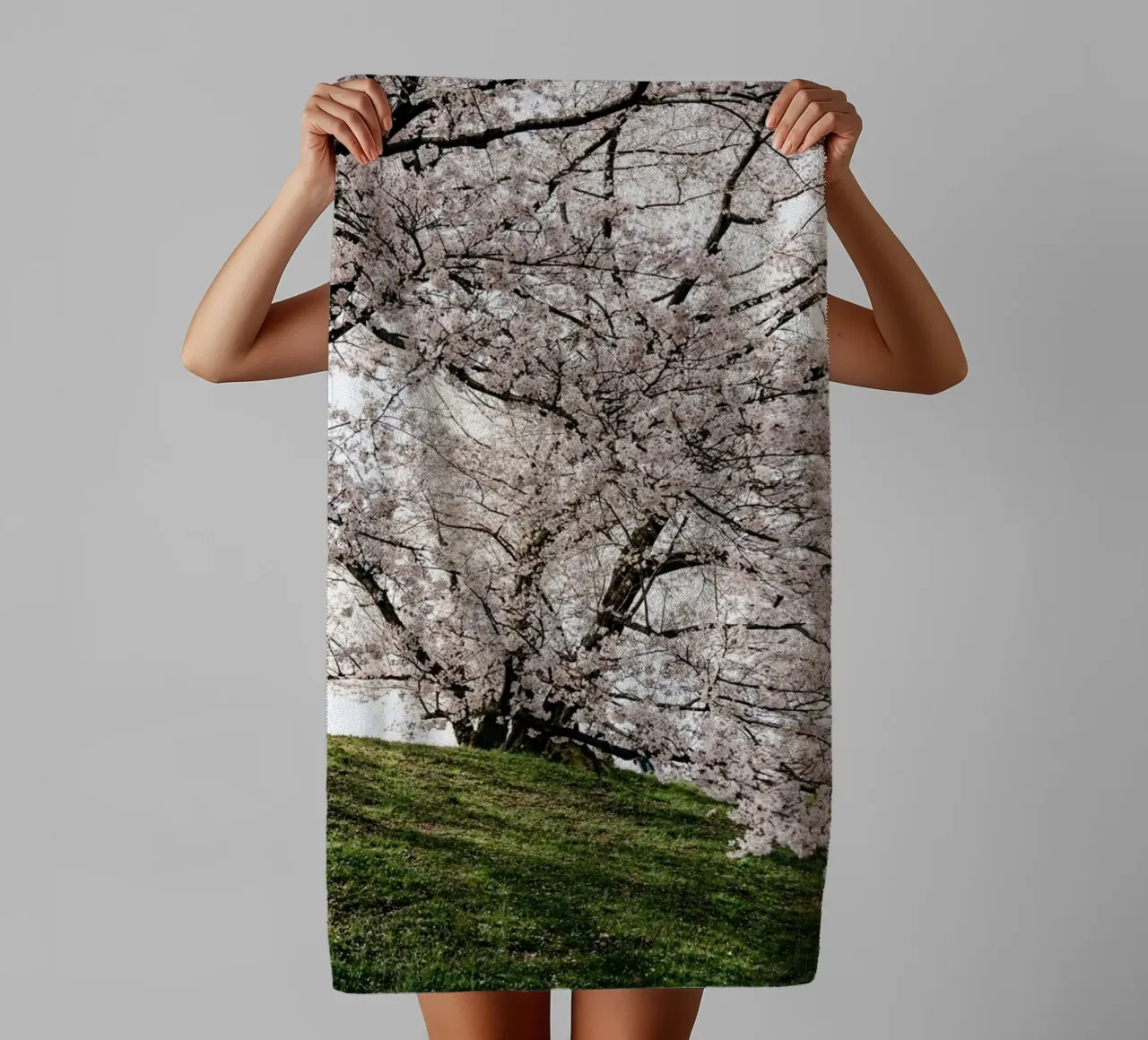 alberi in fiore asciugamano da bagno da Earthly Visions