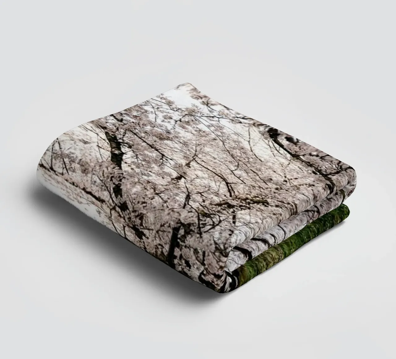alberi in fiore asciugamano da bagno da Earthly Visions