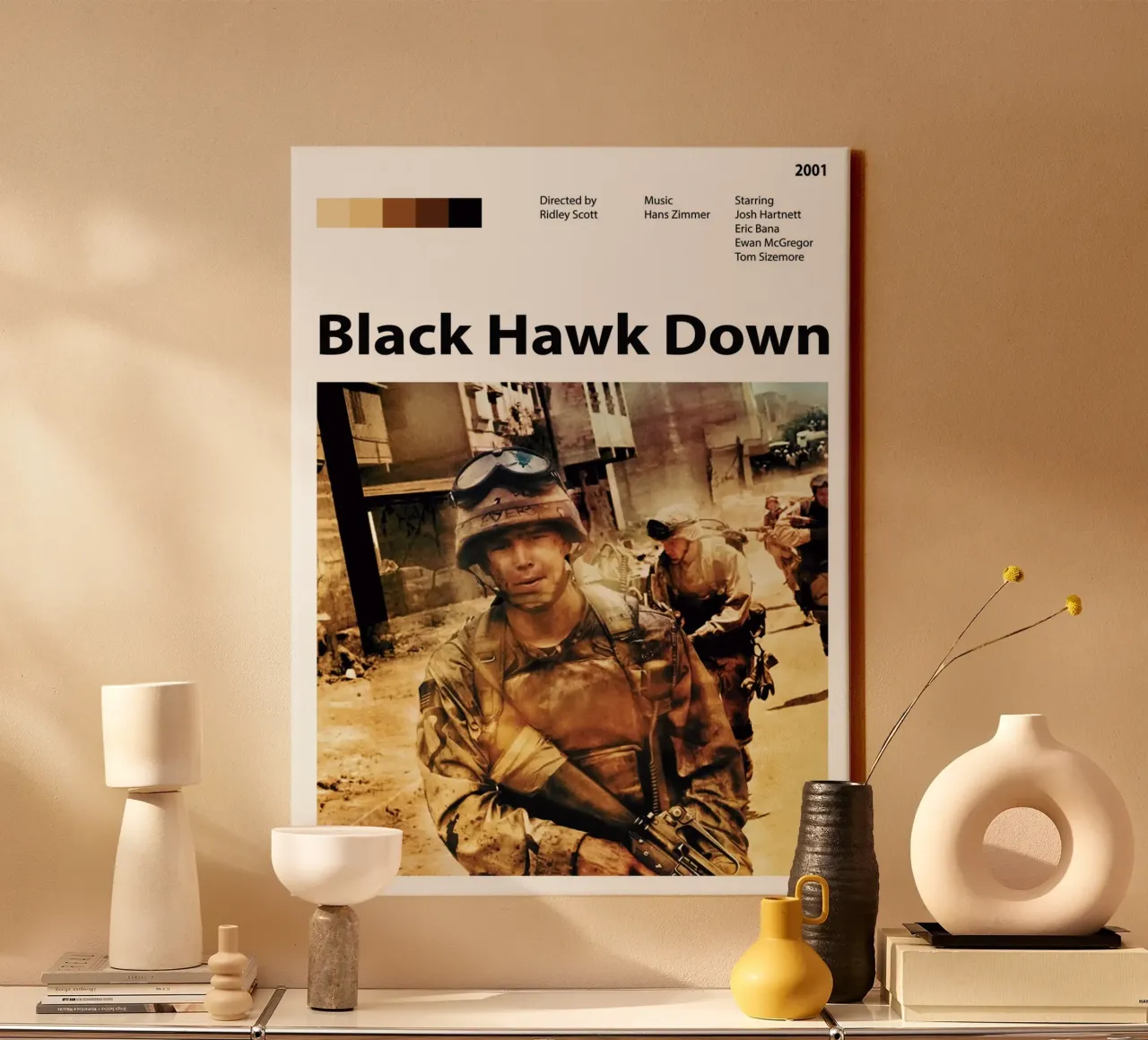 Zwarte Havik Neer canvas met Baklijst van 🎞 The Movie Wall