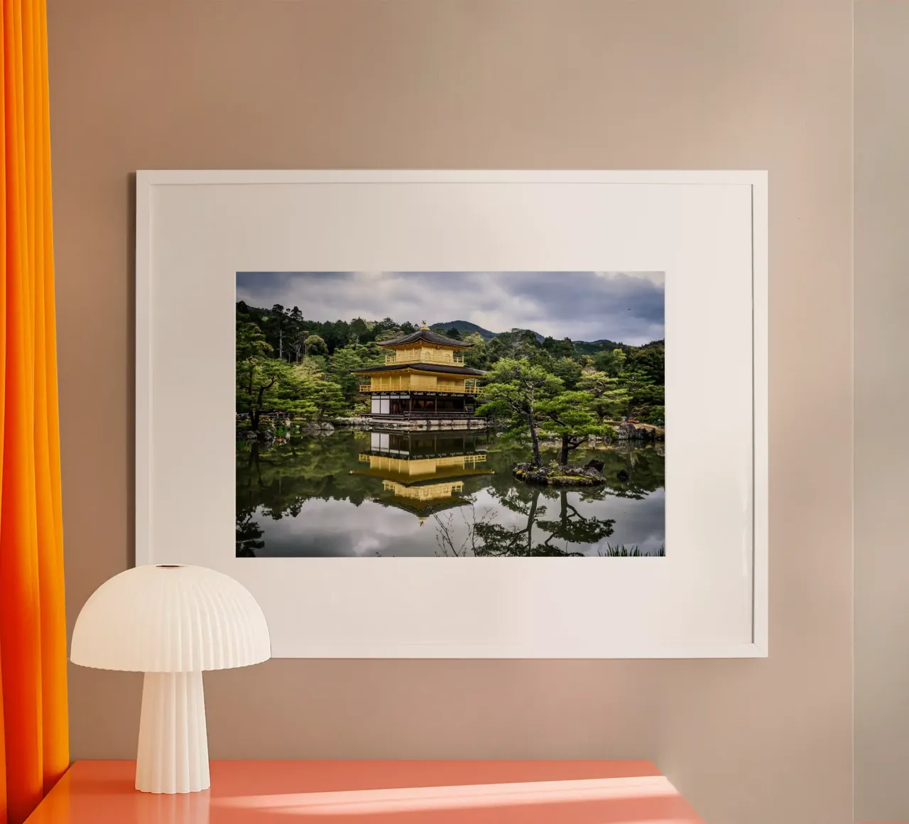 Riflessi d'oro a Kyoto, Giappone poster con telaio in alluminio da PhotoVibe Decor