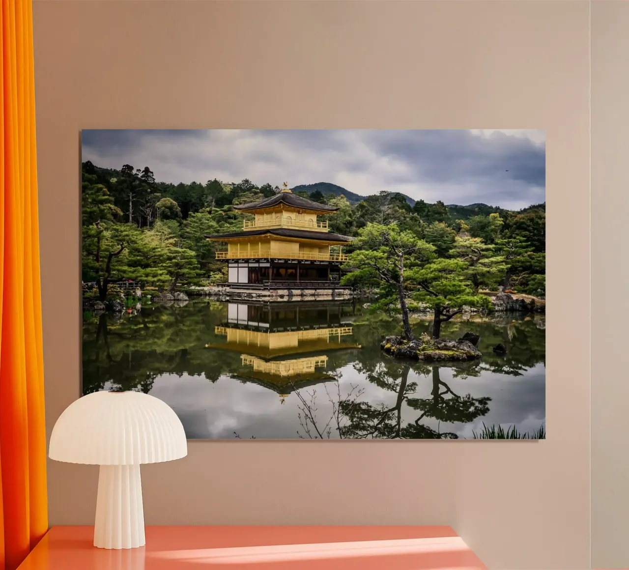 Riflessi d'oro a Kyoto, Giappone poster con telaio in alluminio da PhotoVibe Decor