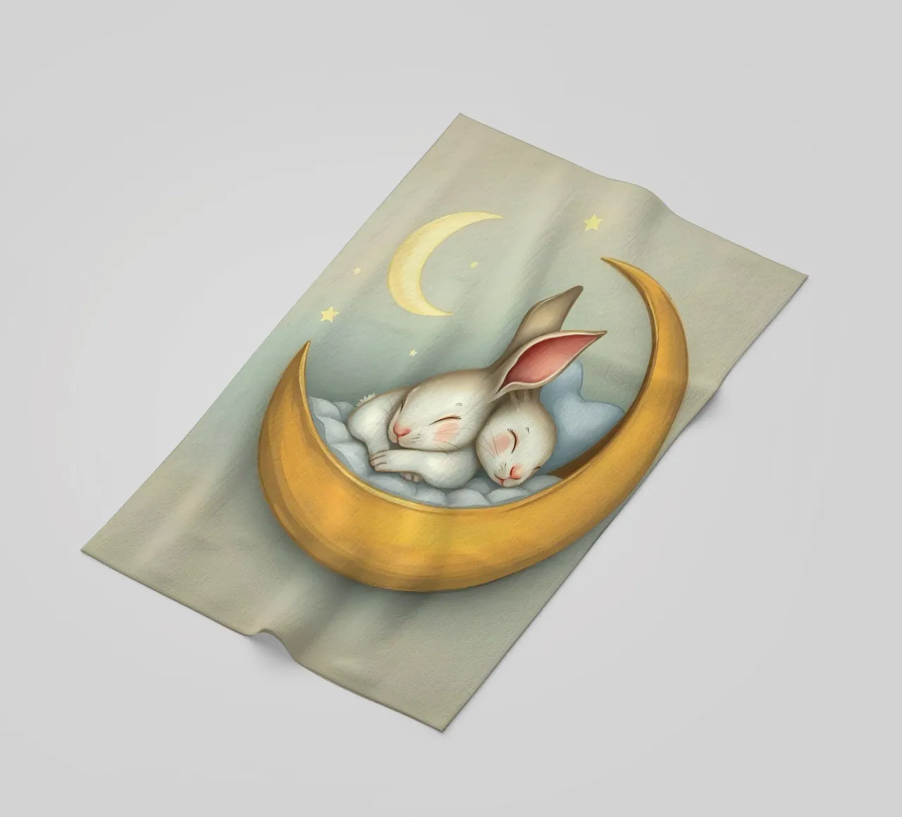 Due conigli che dormono tranquilli su una luna crescente telo mare da DesignDoodle
