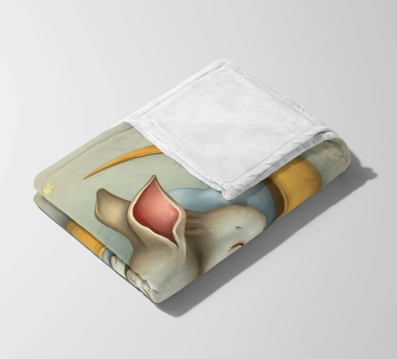 Due conigli che dormono tranquilli su una luna crescente coperta in pile da DesignDoodle