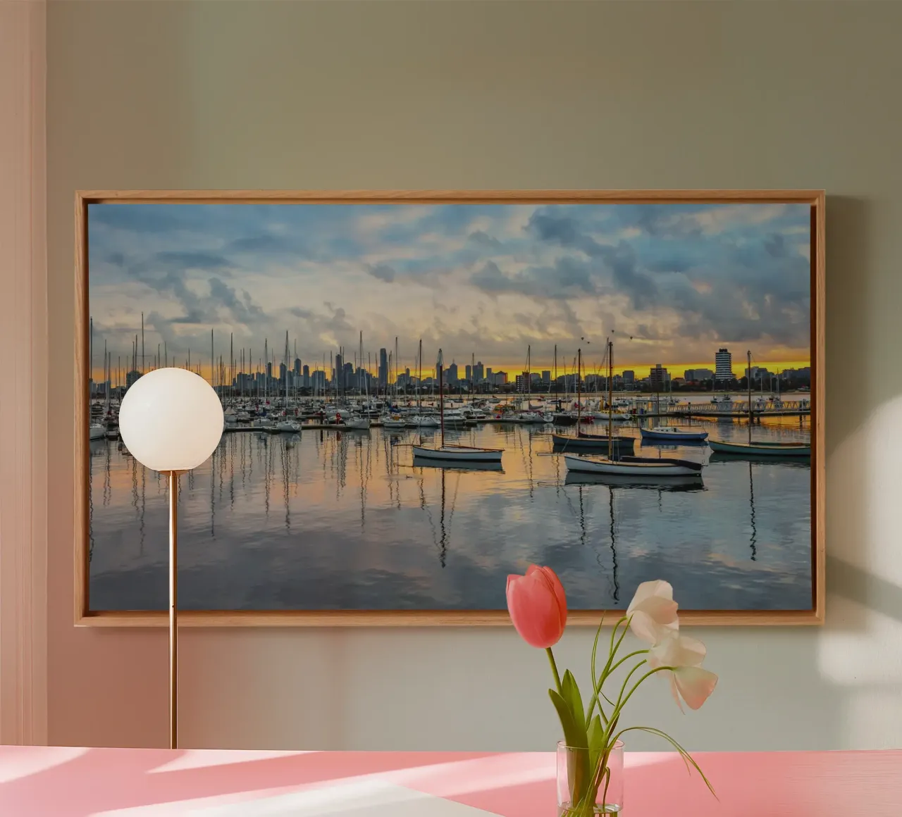 Riflessioni sul porto tela con Cornice a cassetta da PhotoVibe Decor