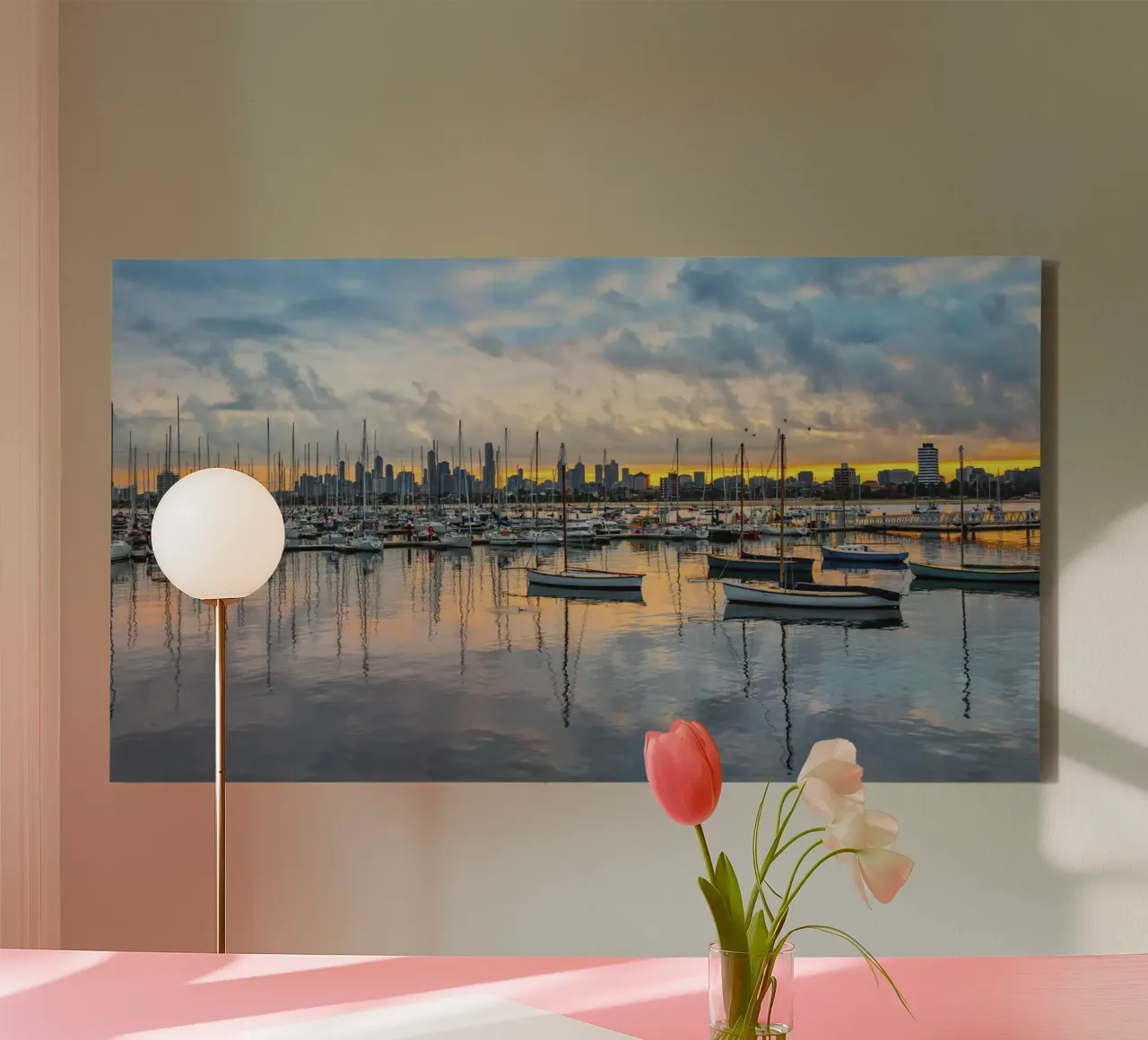 Riflessioni sul porto tela con Cornice a cassetta da PhotoVibe Decor