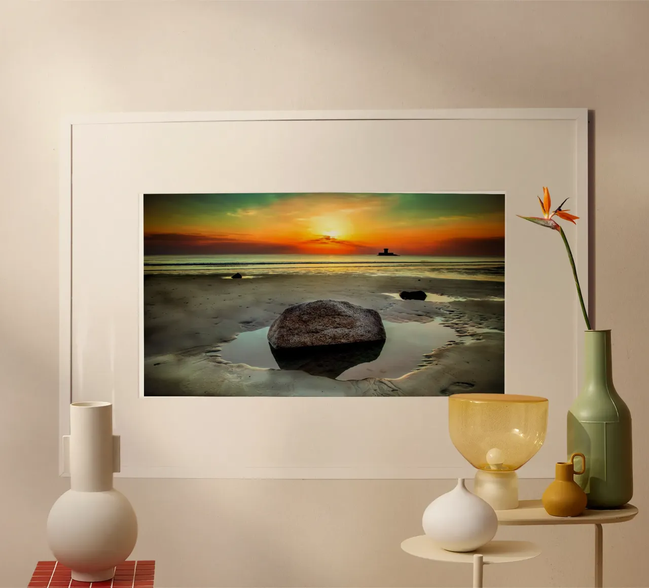 Riflessi della bassa marea, Baia di St Ouen, Regno Unito poster con telaio in plastica da PhotoVibe Decor