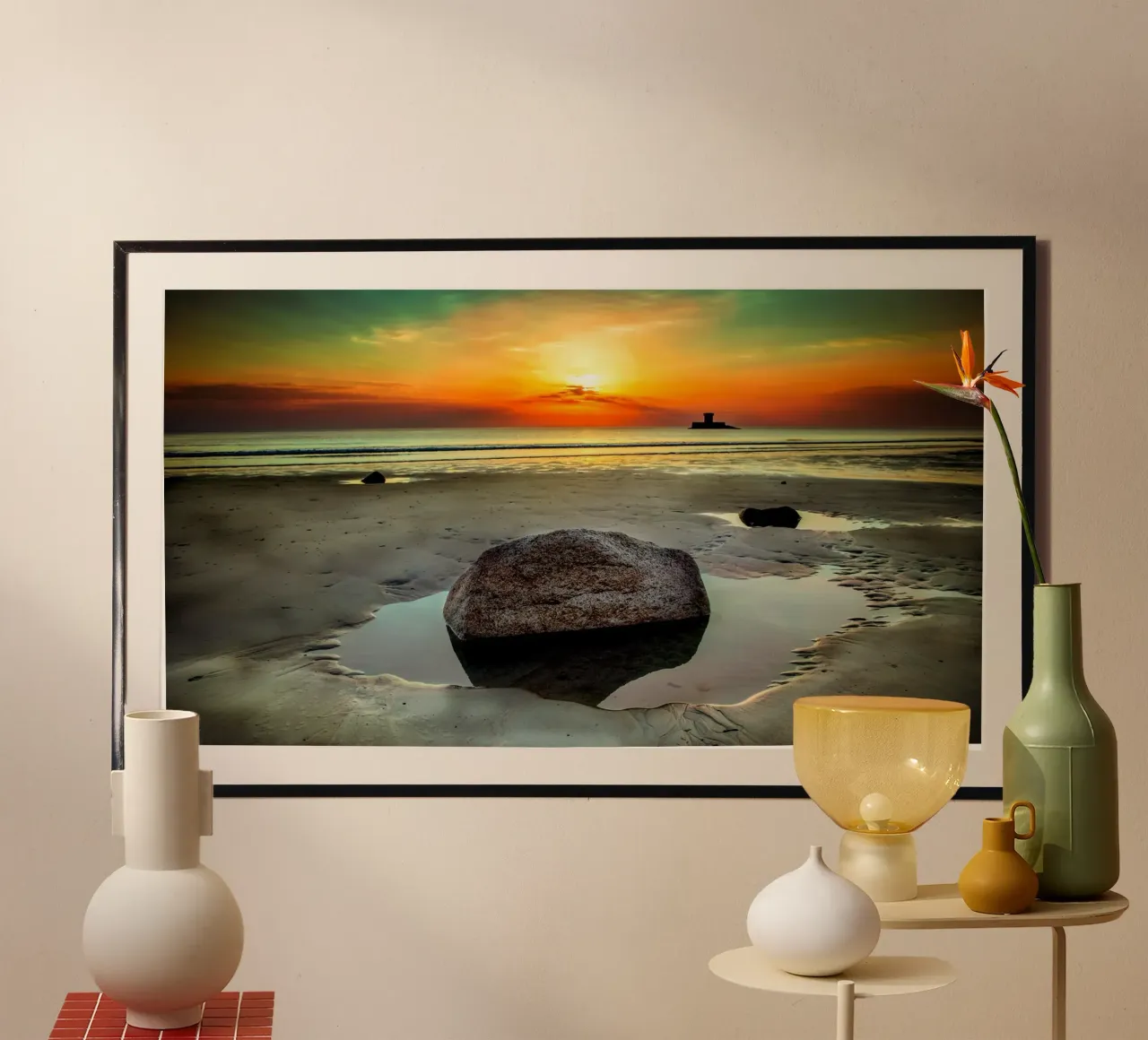 Riflessi della bassa marea, Baia di St Ouen, Regno Unito poster con telaio in plastica da PhotoVibe Decor