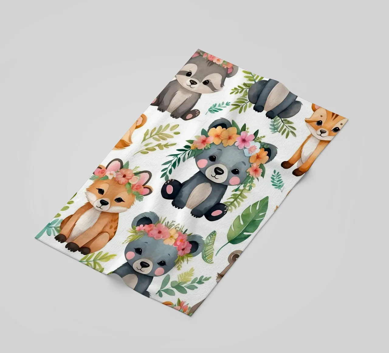 Simpáticas ilustraciones de animales como osos, zorros y mapaches toalla de playa de DesignDoodle