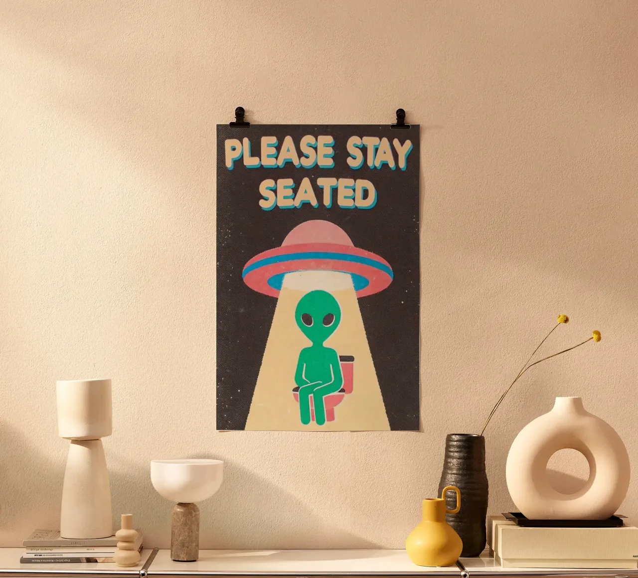 blijf alstublieft zitten grappig buitenaards toilet poster met aluminium frame van ralliness