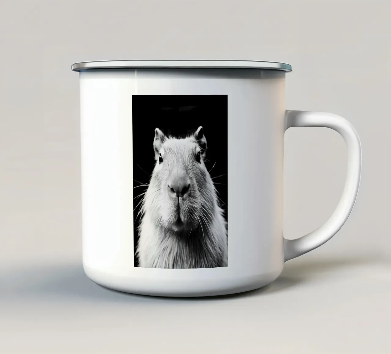 Wasserschwein Gesicht schwarz und weiß Tierfotografie Emaille Tasse von kanayaa