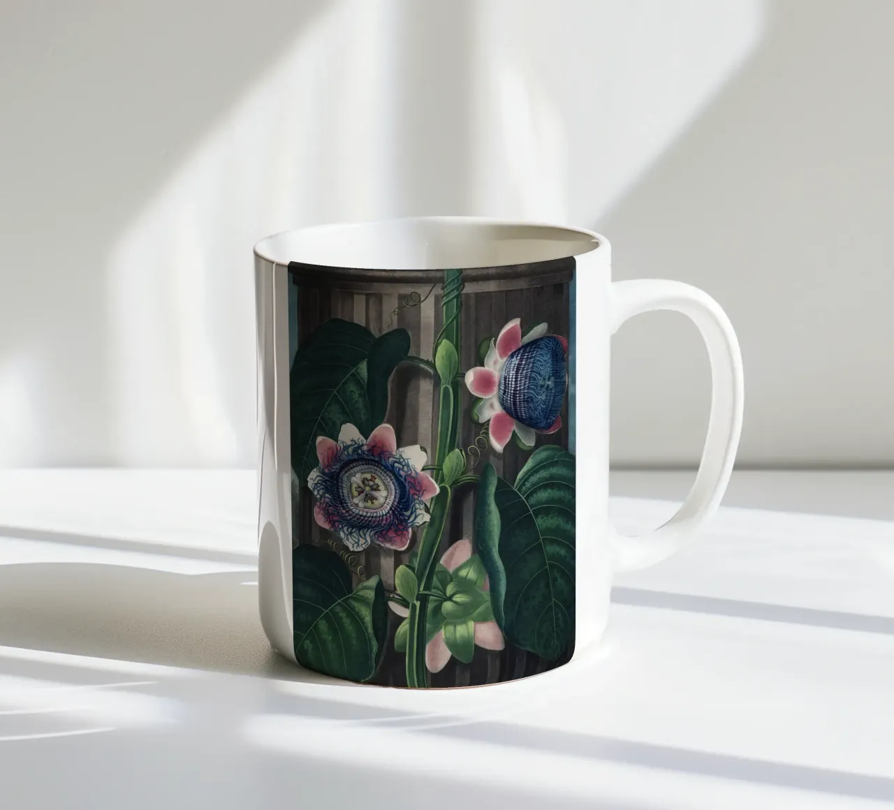 Vintage Thornton 4 Quadrangular Passion tazza in ceramica da Vintage Print Collection
