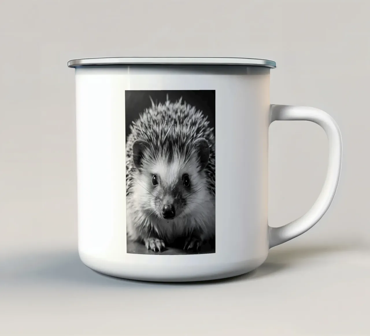 faccia di riccio fotografia animale in bianco e nero tazza in smalto da kanayaa