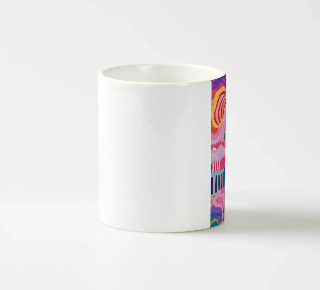 Paesaggio onirico colorato di caramelle tazza in ceramica da Ember Stone