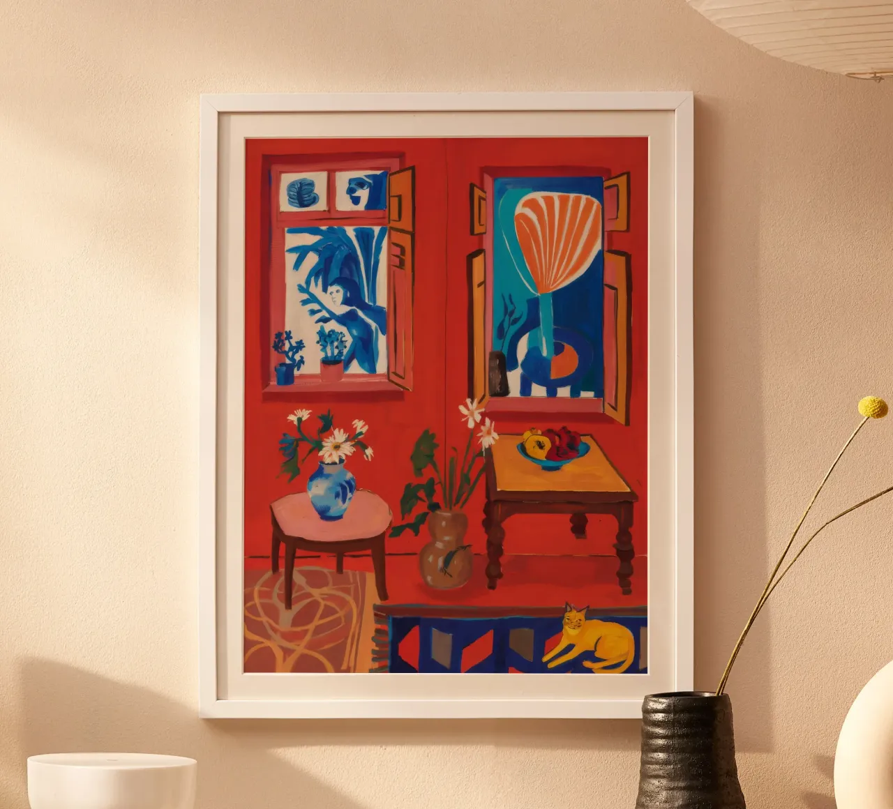 L'intrigo della Crimson Room poster con telaio in legno da Chroma Haven