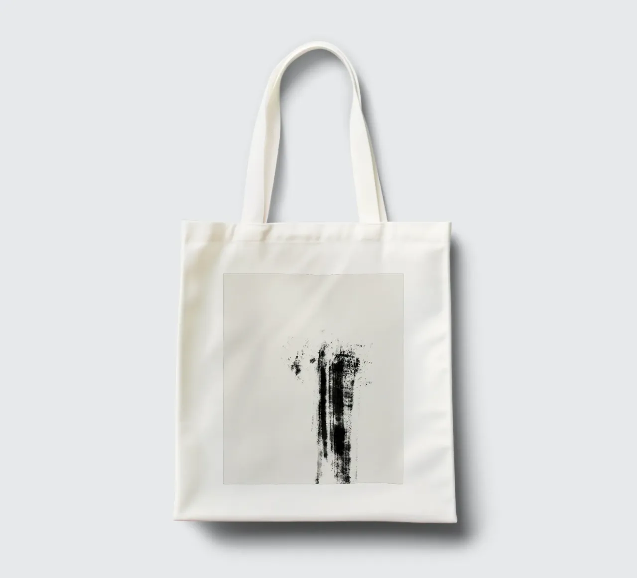 Abstract artwork with black brushstrokes and paint splatters borsa in juta da Imaginative