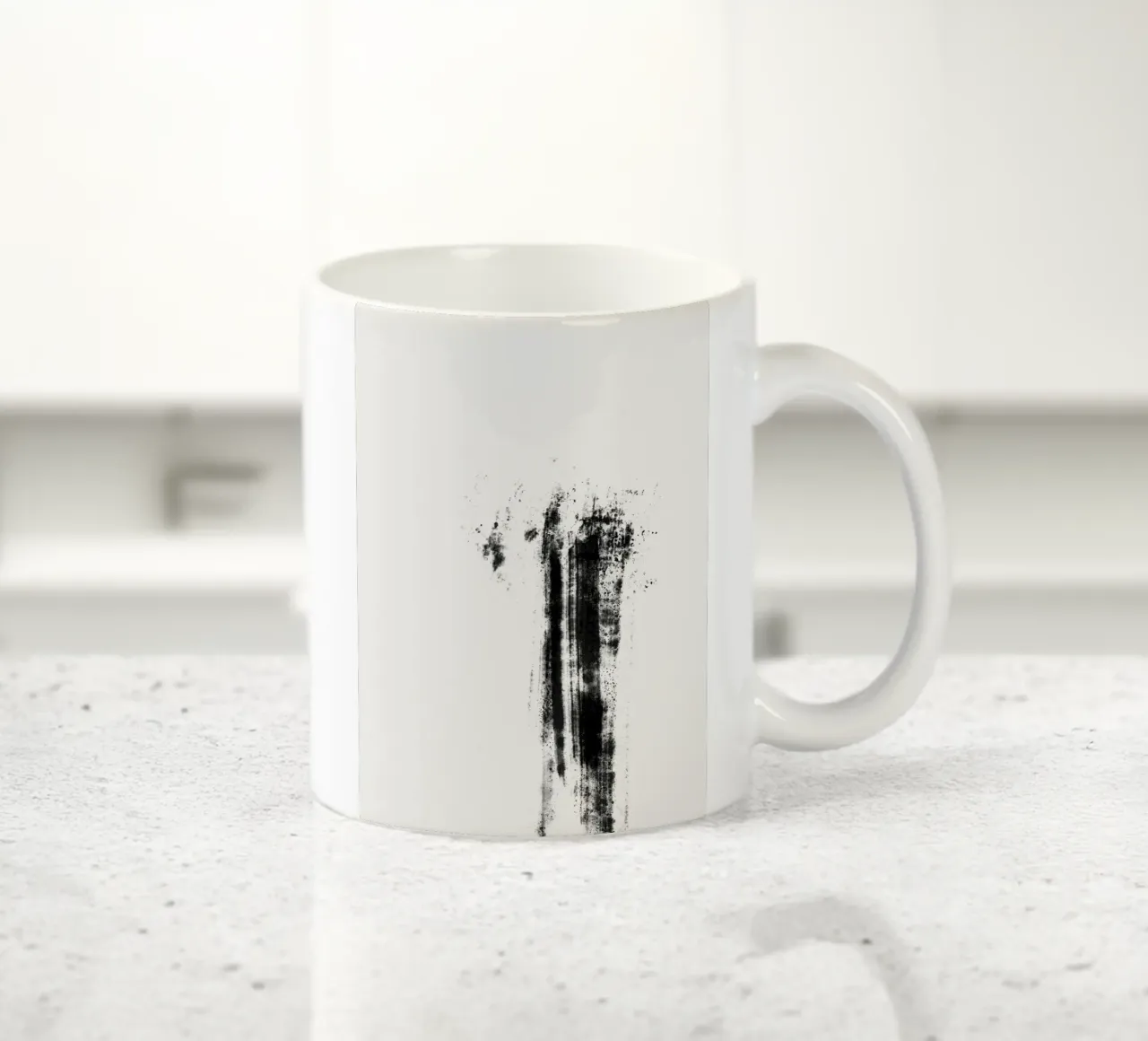 Abstract artwork with black brushstrokes and paint splatters tazza in ceramica da Imaginative