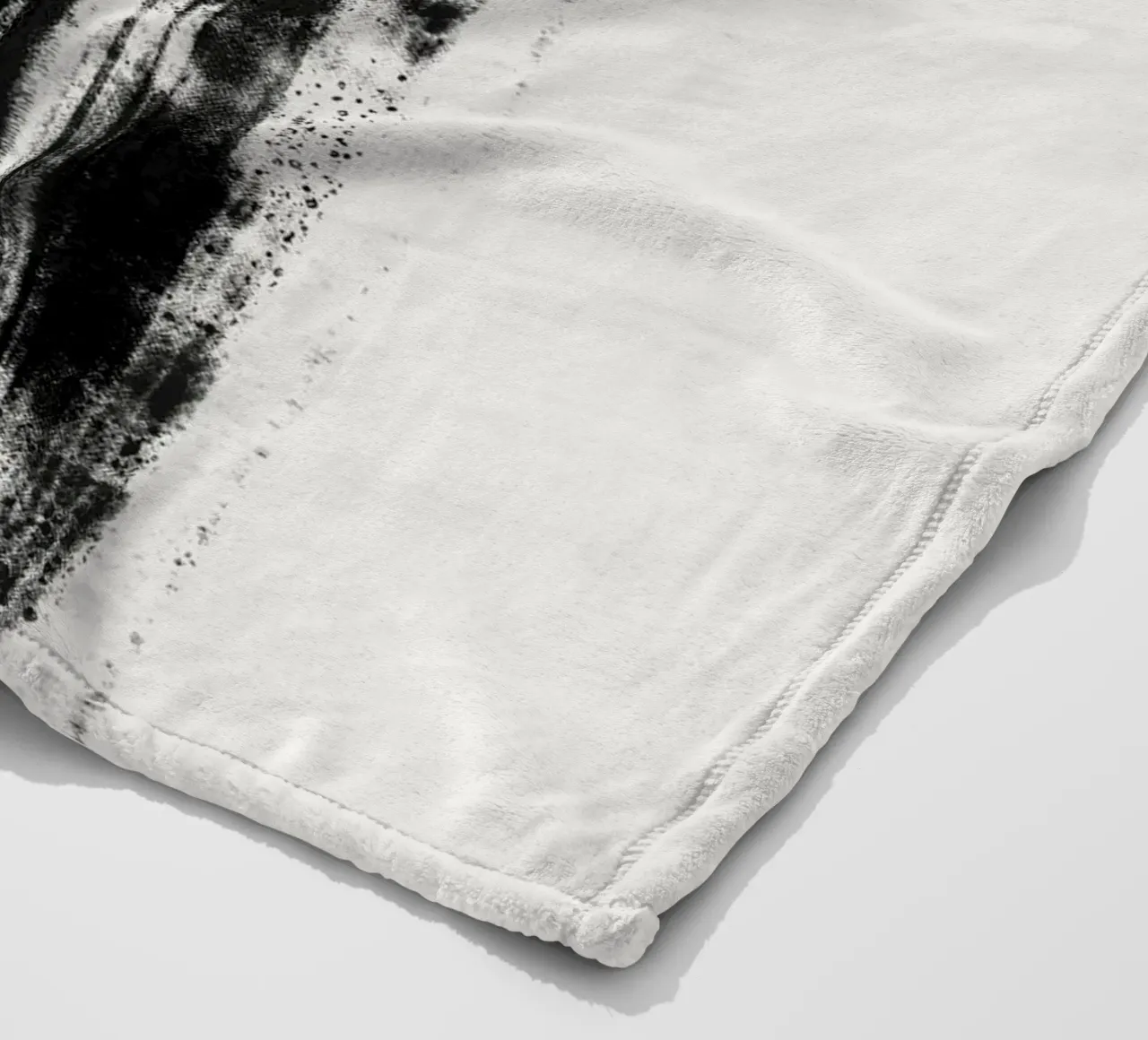 Abstract artwork with black brushstrokes and paint splatters coperta in pile da Imaginative