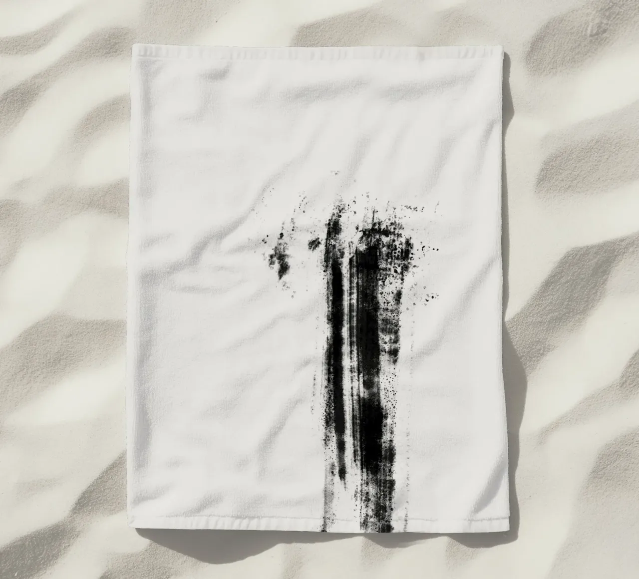 Abstract artwork with black brushstrokes and paint splatters telo mare da Imaginative