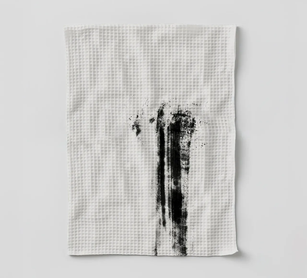 Abstract artwork with black brushstrokes and paint splatters canovaccio da cucina da Imaginative
