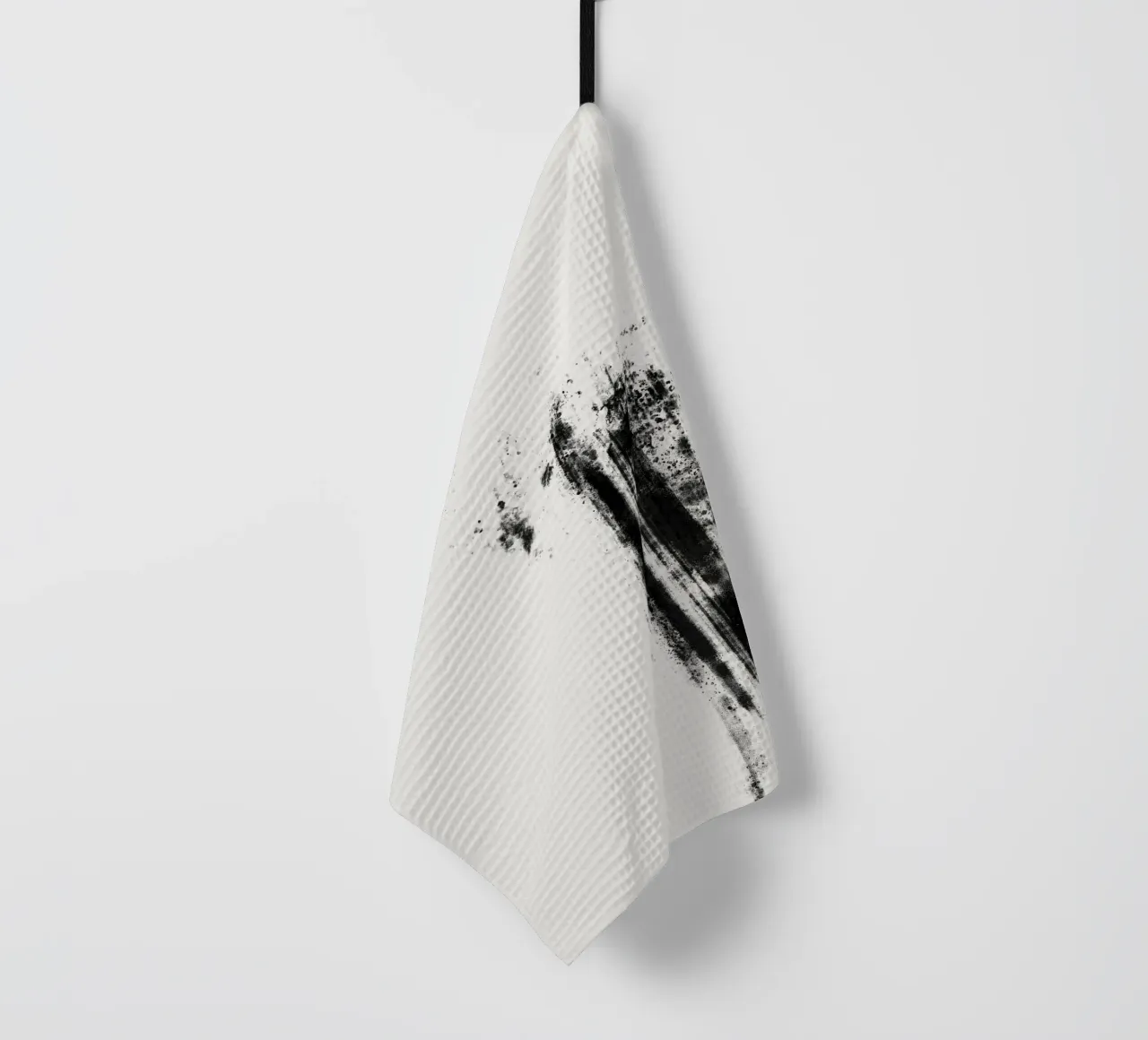 Abstract artwork with black brushstrokes and paint splatters canovaccio da cucina da Imaginative