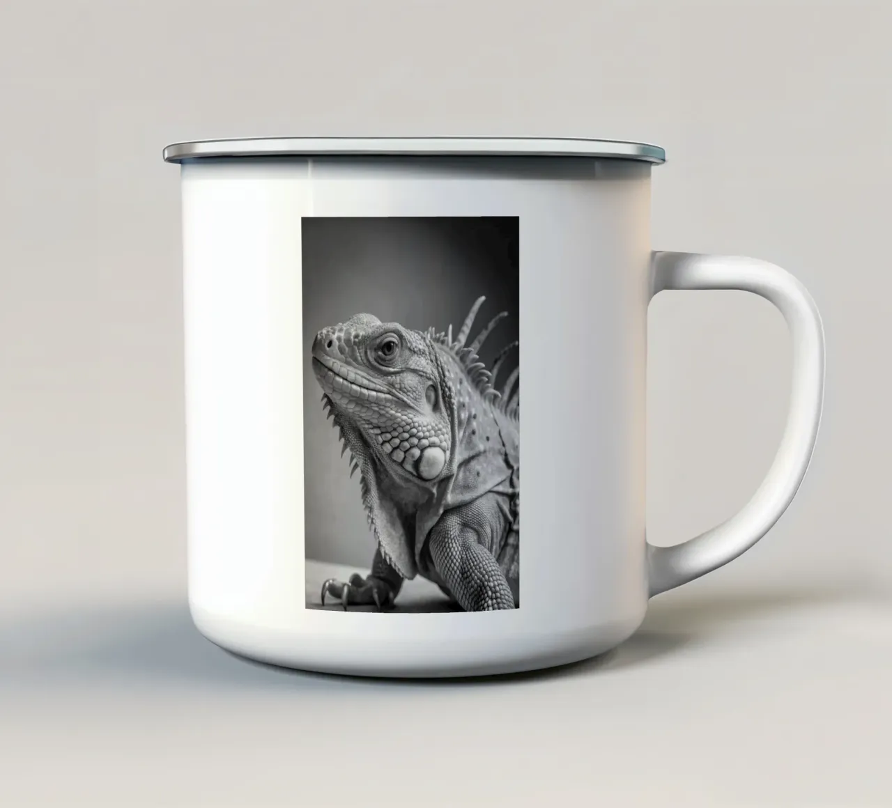 faccia di iguana fotografia animale in bianco e nero tazza in smalto da kanayaa