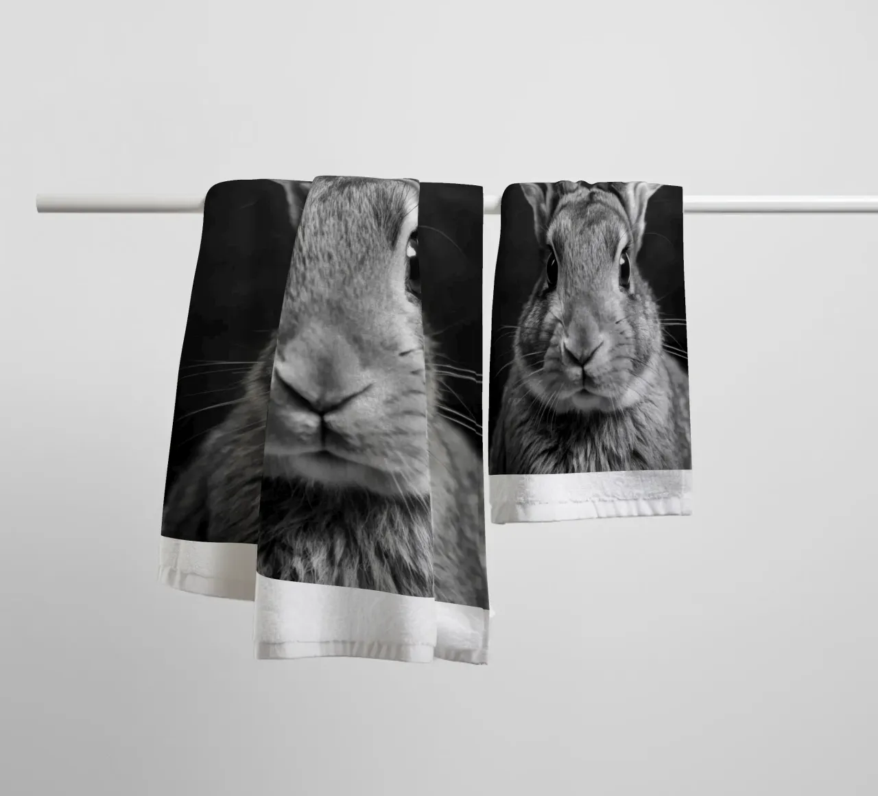 Kaninchengesicht schwarz-weiß Tierfotografie Handtuch von kanayaa