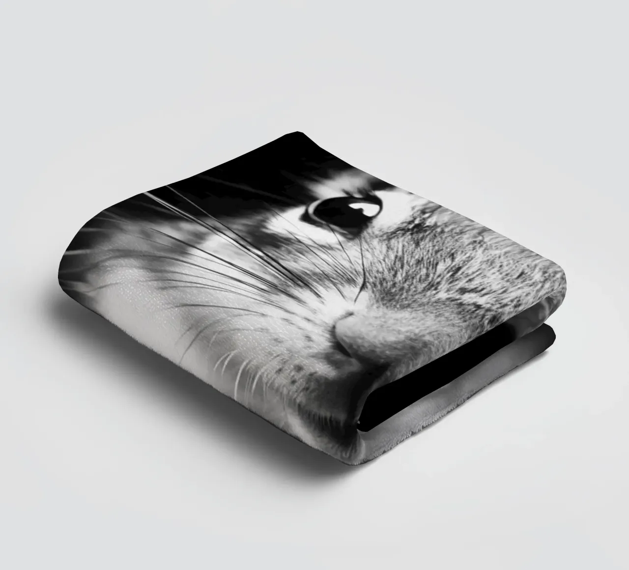 faccia di scoiattolo fotografia animale in bianco e nero asciugamano da bagno da kanayaa