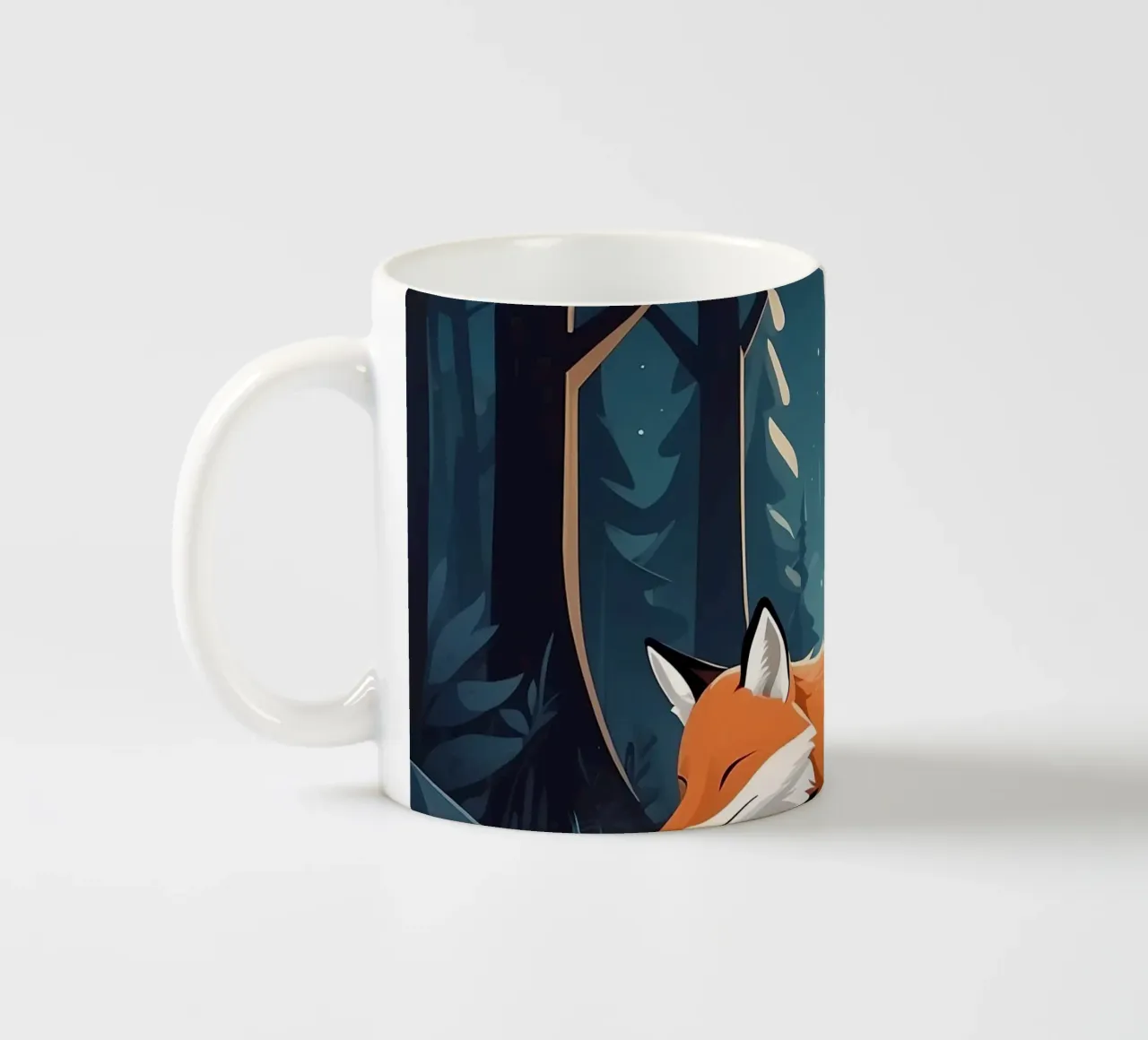 La volpe riposa tranquillamente al chiaro di luna in una fitta foresta tazza in ceramica da DesignDoodle