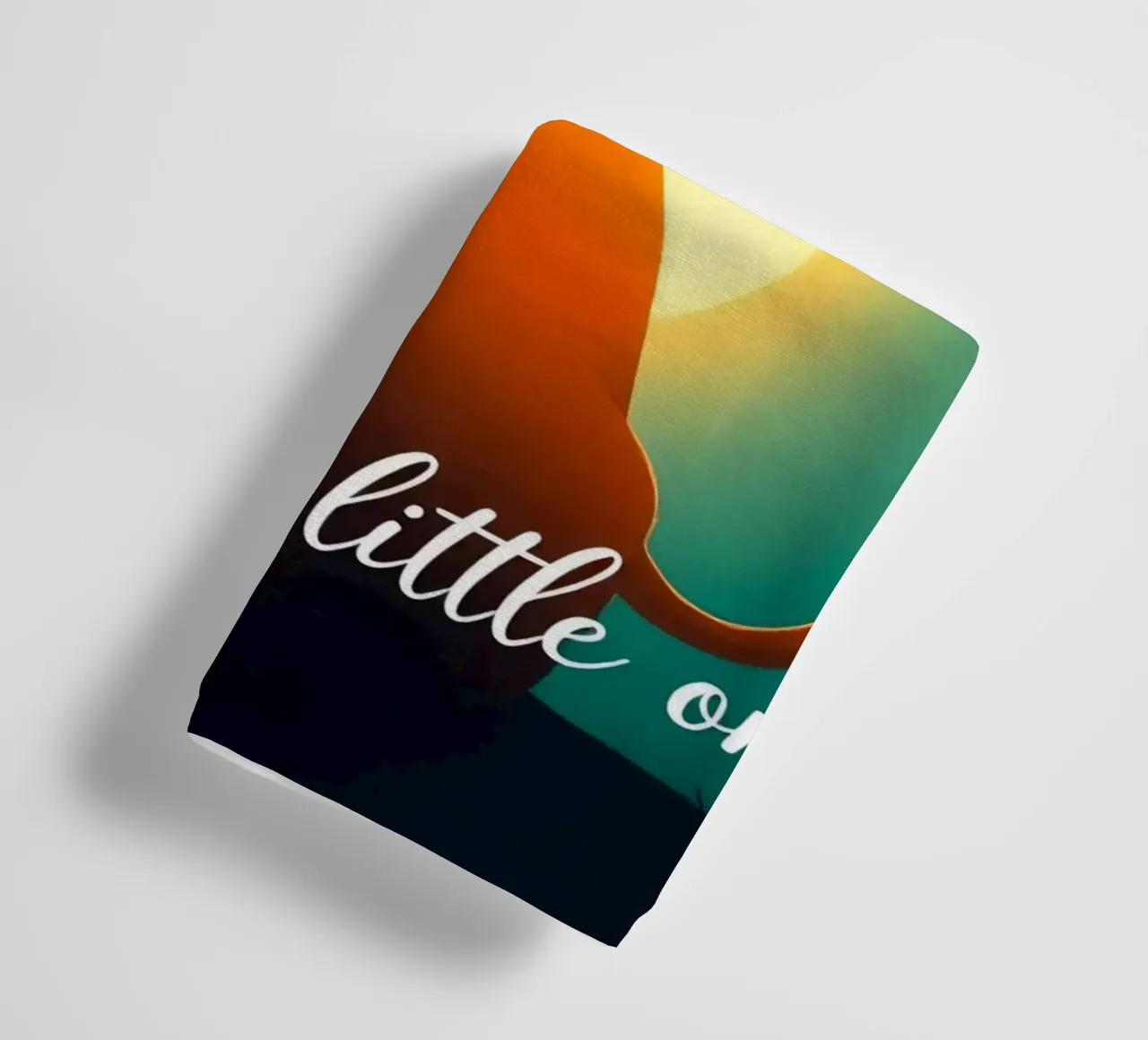 Un piccolo cucciolo coraggioso guarda il sole in un paesaggio tranquillo asciugamano da bagno da DesignDoodle