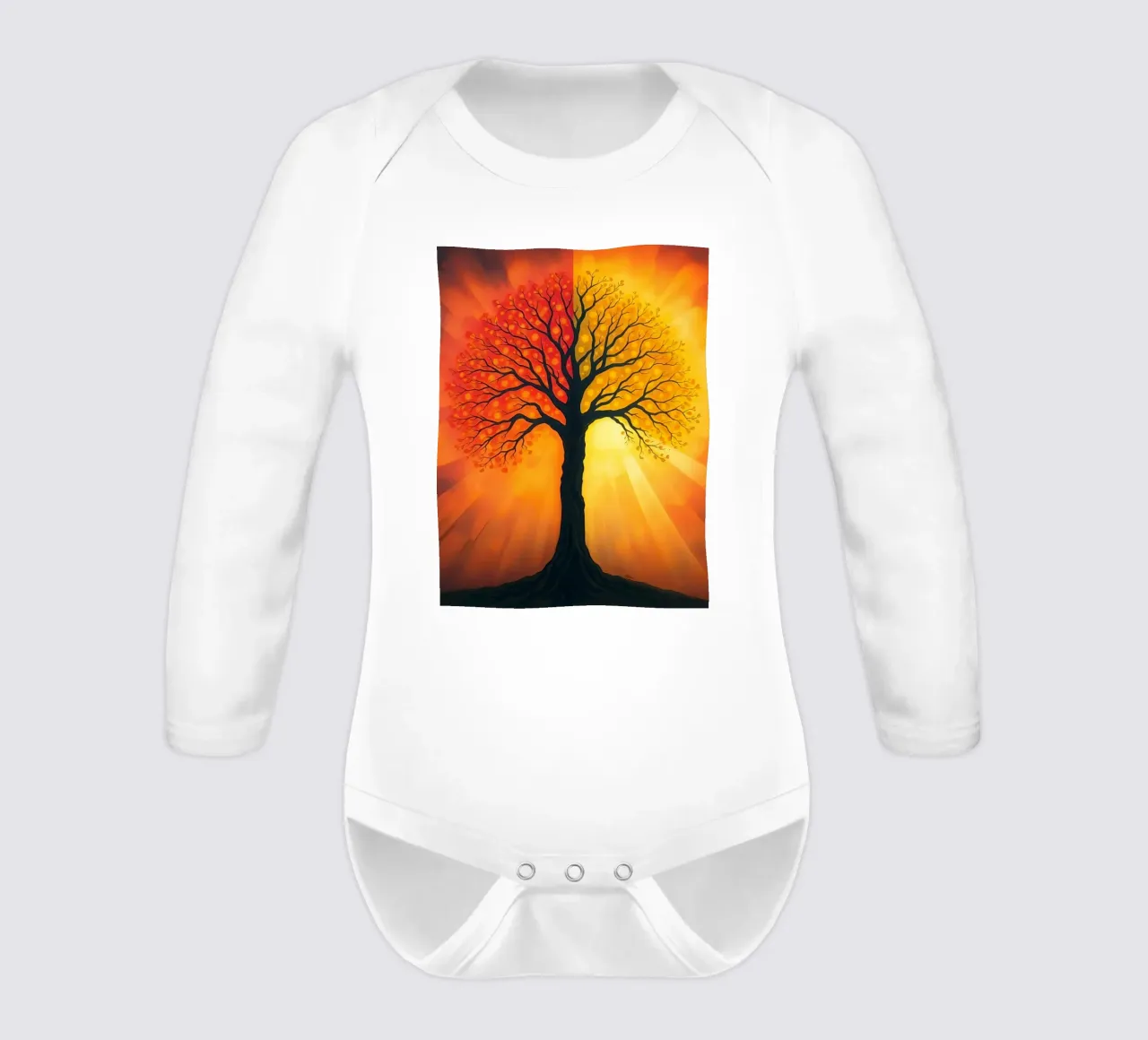 Exquisite Baumsilhouette vor einem glühenden Hintergrund aus warmen Langarm Babybody von DesignDoodle