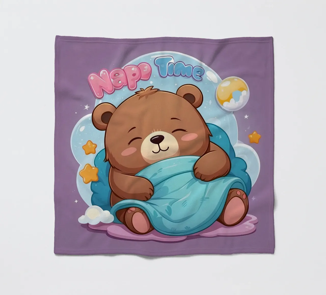 Simpatico orso che si accoccola in un'accogliente coperta con la scritta ora del pisolino coperta in pile da DesignDoodle