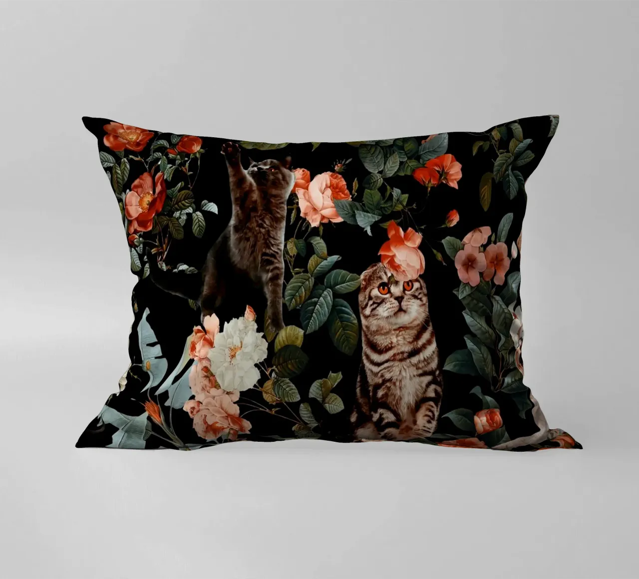 Cat and Floral Pattern II cuscino da burcukorkmazyurek