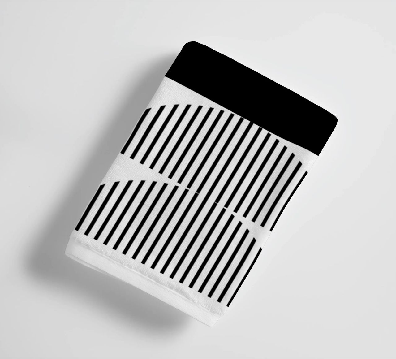 Minimalistisch geometrisch Schwarz & Weiß Handtuch von Studio Vibe