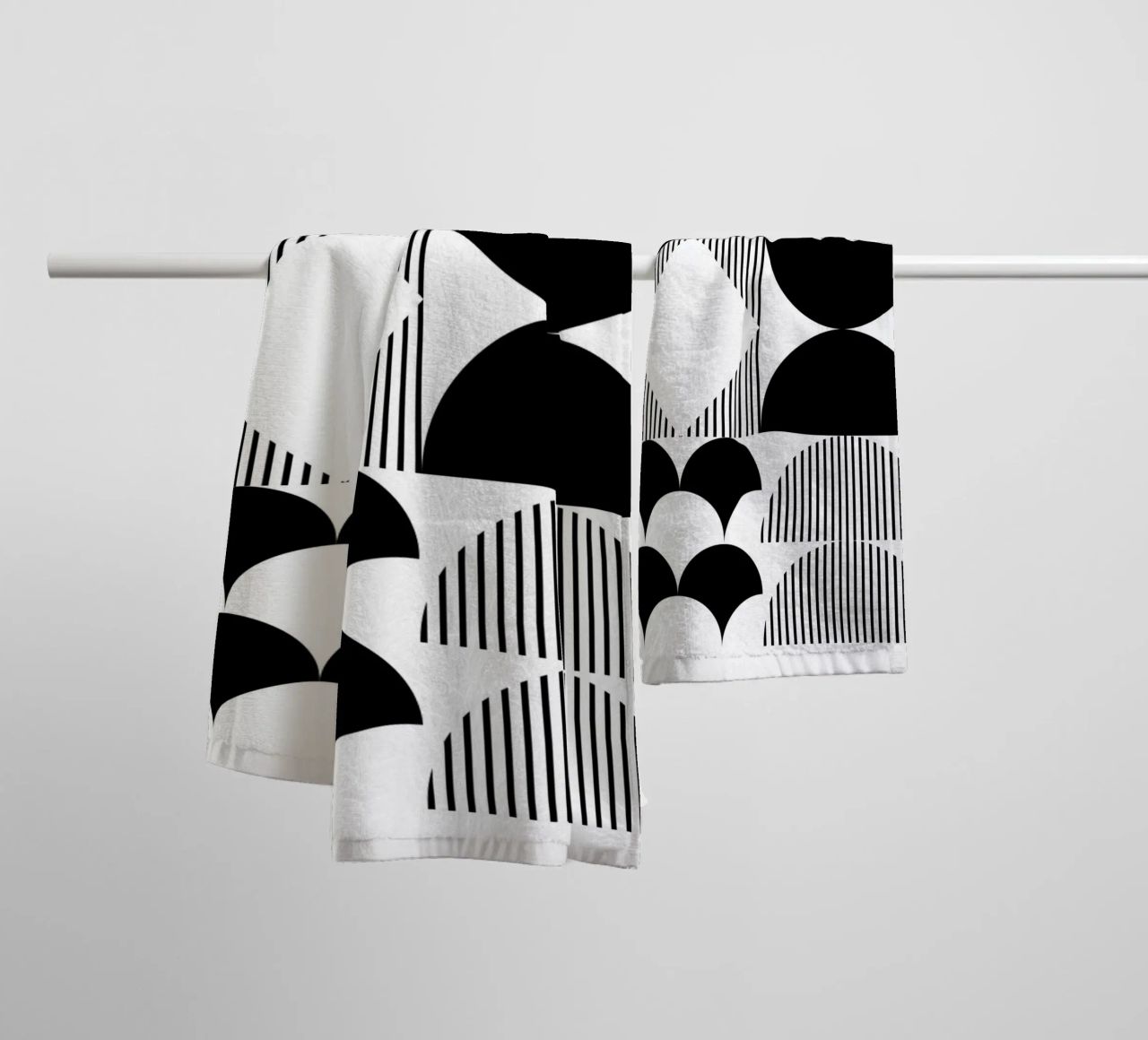 Minimalistisch geometrisch Schwarz & Weiß Handtuch von Studio Vibe