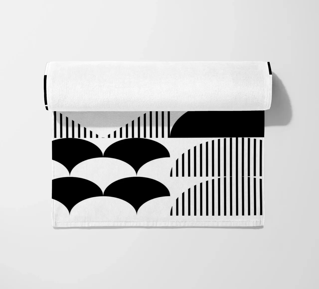 Minimal Geometric Blanco y Negro toalla de playa de Studio Vibe