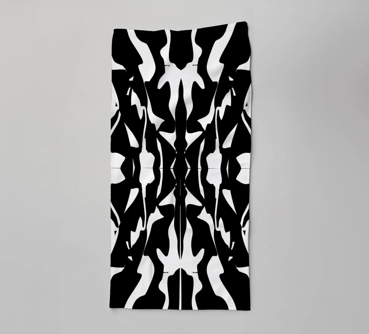 Simmetria in bianco e nero asciugamano da bagno da Little Dean