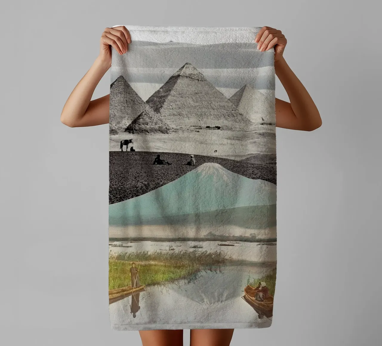 Elsewhere All At Once | Press Play Art Print Collage Remix asciugamano da bagno da Press Play Art Prints