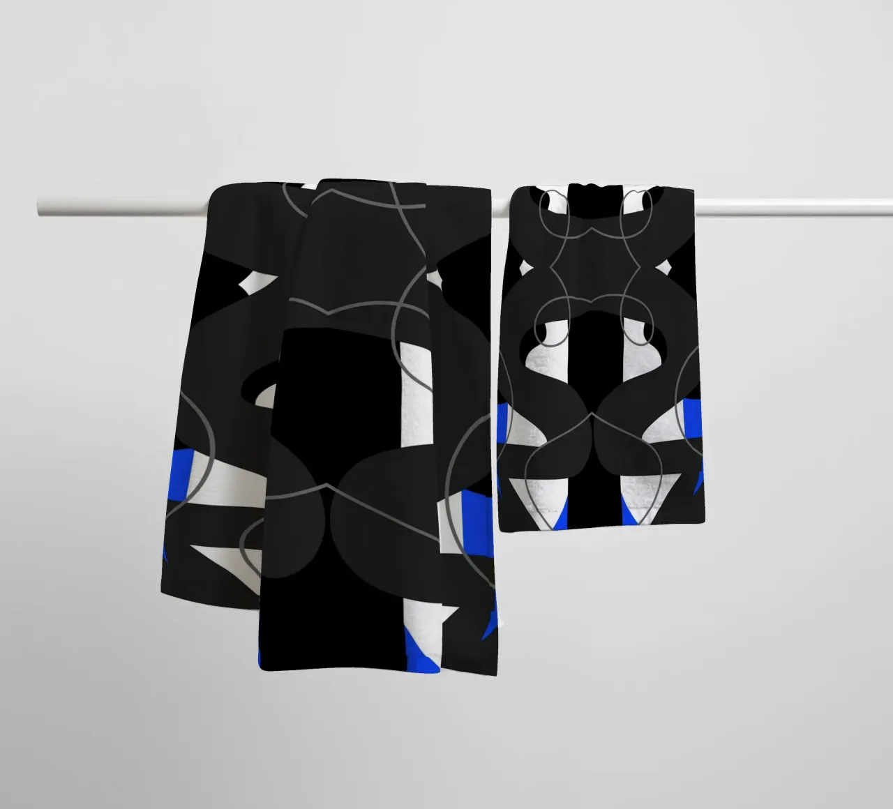 Simmetria blu e nera asciugamano da bagno da Little Dean