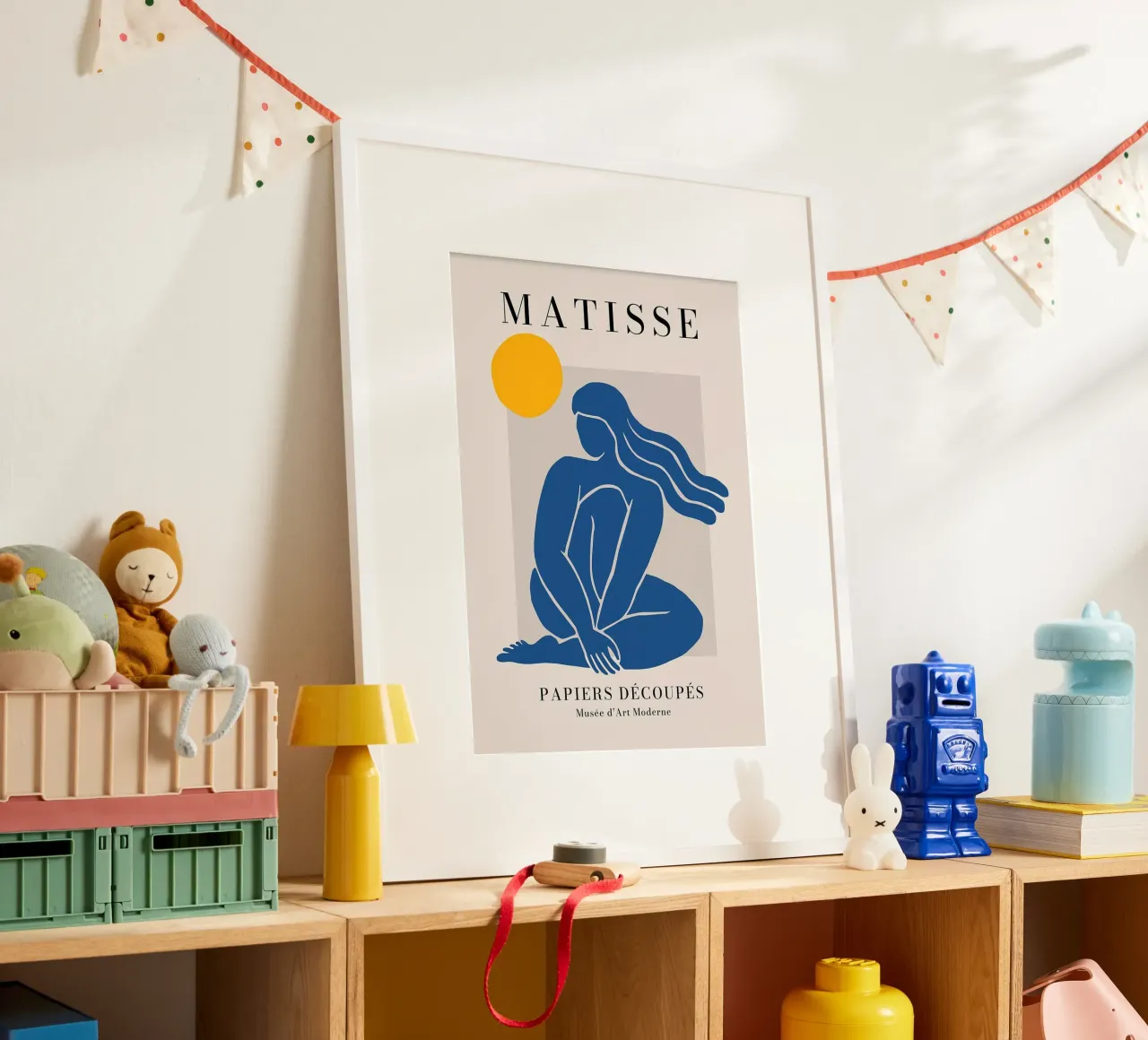 matisse - una donna seduta che guarda il sole poster con telaio in plastica da sazkia art