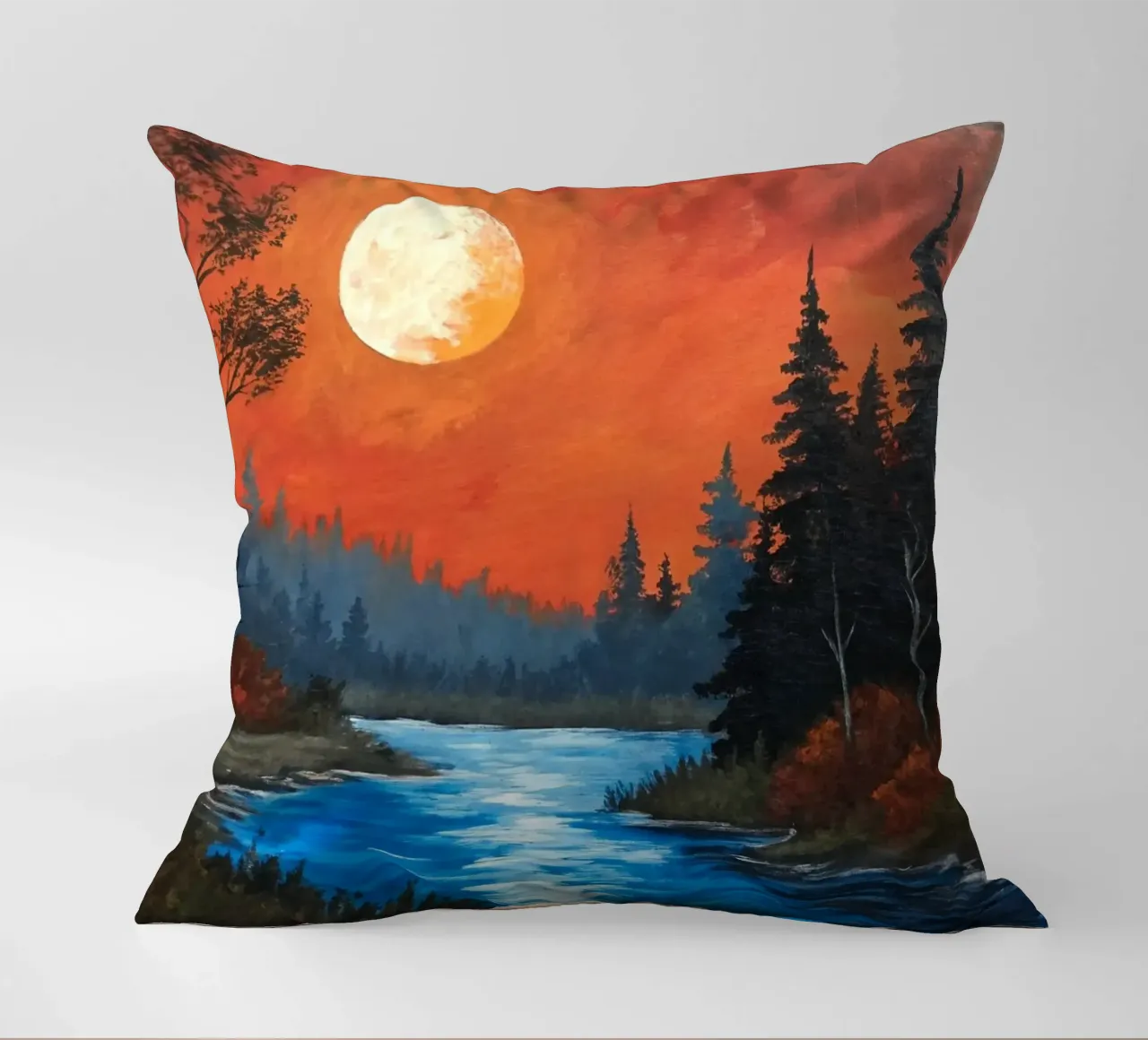 Maestoso tramonto su un fiume sereno cuscino da Artistic-shop