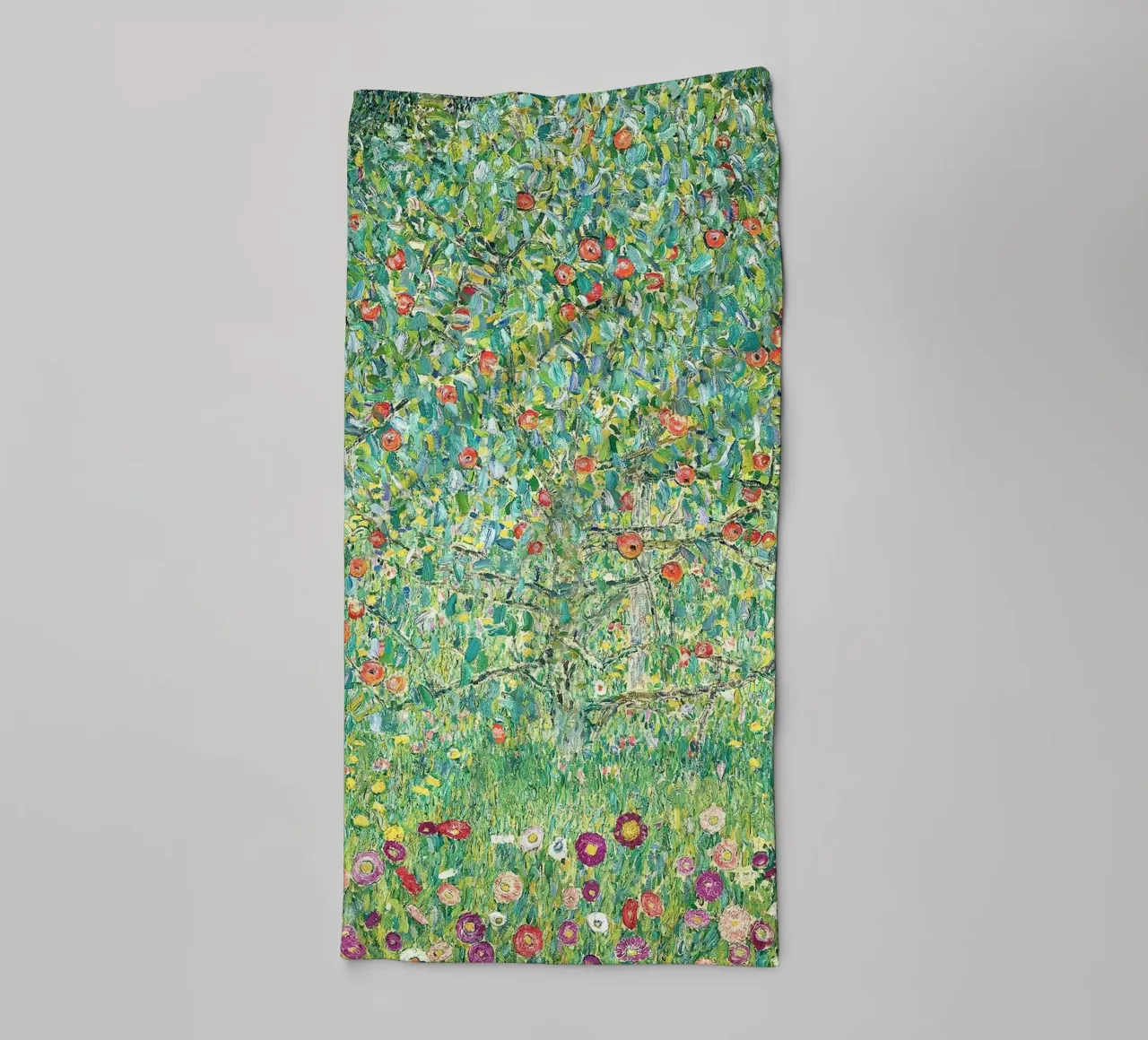 Gustav Klimt - Apple Tree I asciugamano da bagno da apoloprints