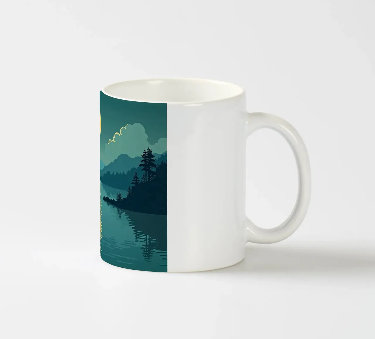 Una notte tranquilla sul lago riflessivo e sui pini che sussurrano tazza in ceramica da Artistic-shop