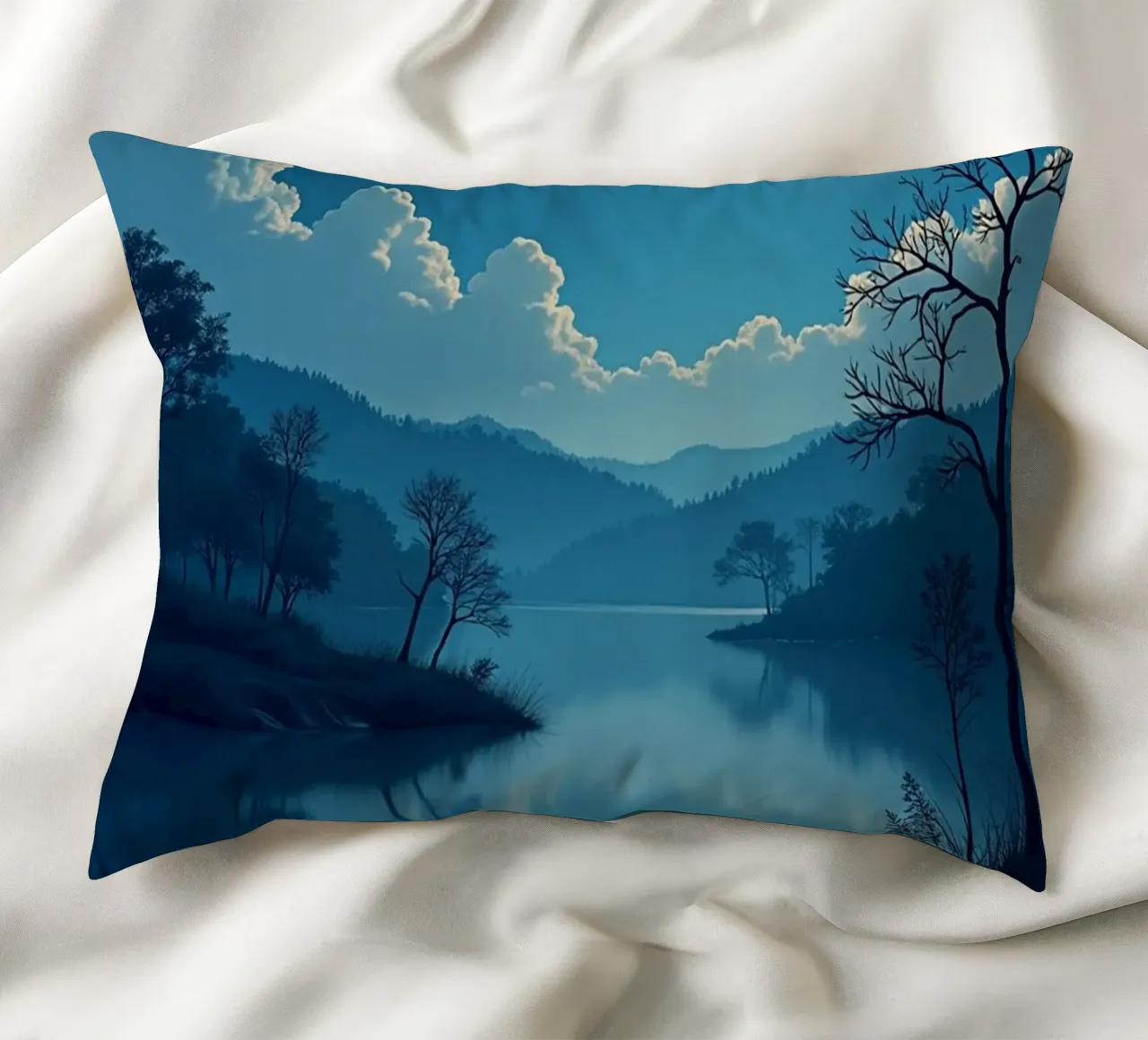 Un tranquillo paesaggio notturno con un riflesso luminoso della luna piena cuscino da Artistic-shop