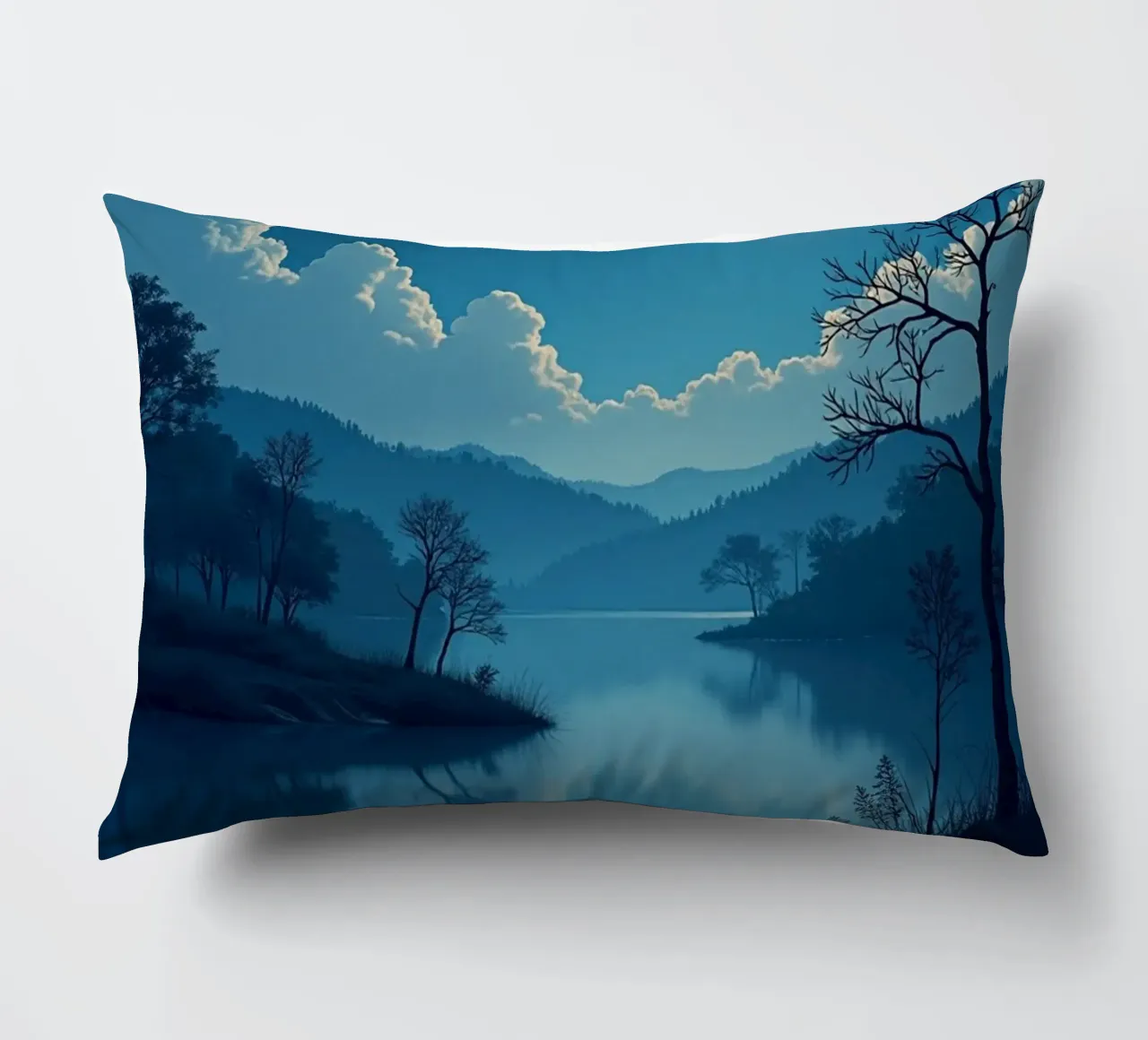 Un tranquillo paesaggio notturno con un riflesso luminoso della luna piena cuscino da Artistic-shop